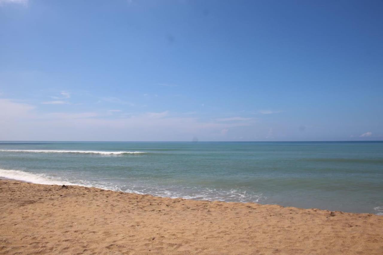 Happy Cocos Beach House Waskaduwa Bagian luar foto
