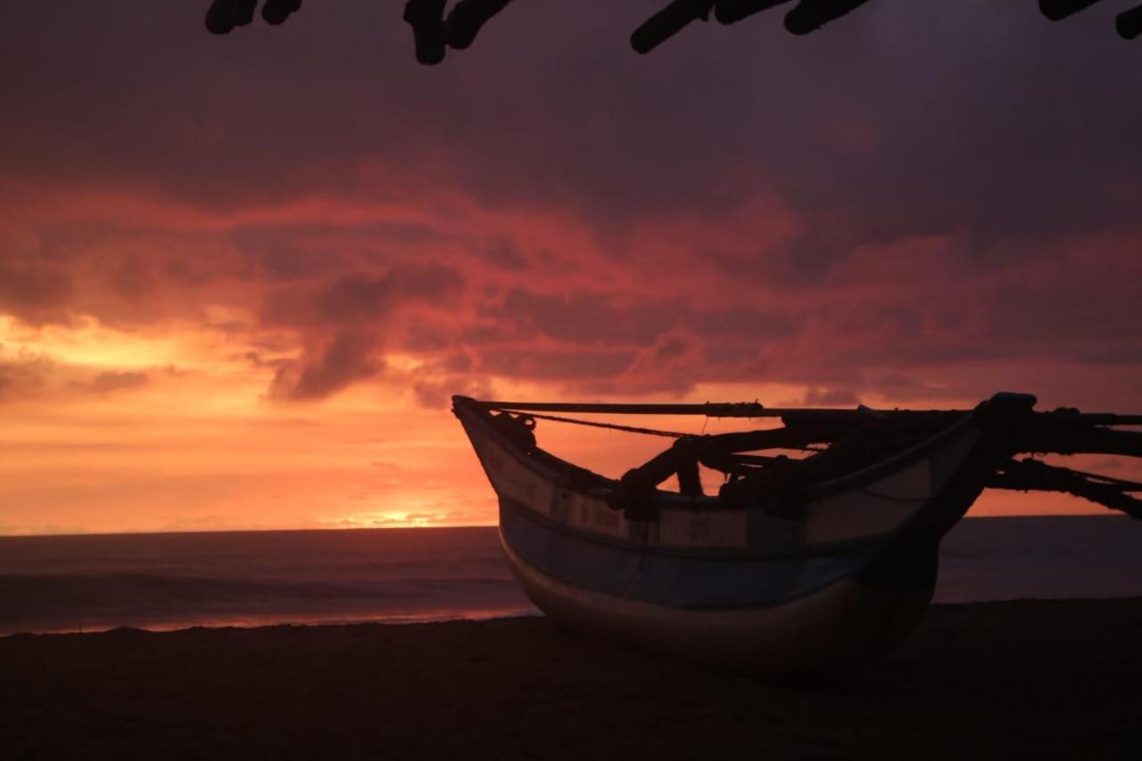 Happy Cocos Beach House Waskaduwa Bagian luar foto
