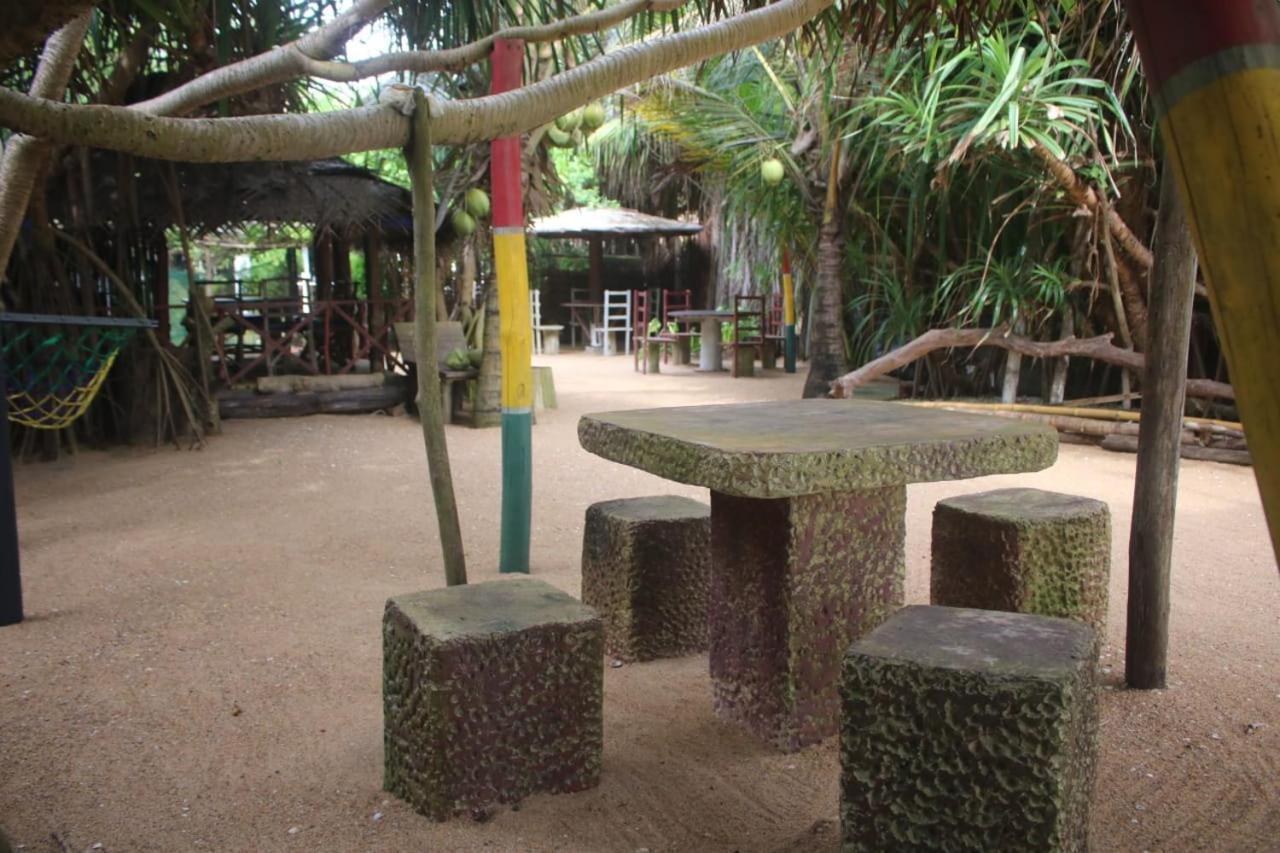 Happy Cocos Beach House Waskaduwa Bagian luar foto