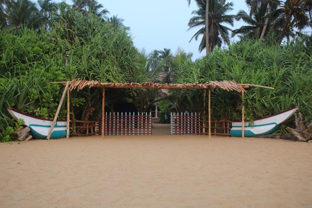 Happy Cocos Beach House Waskaduwa Bagian luar foto