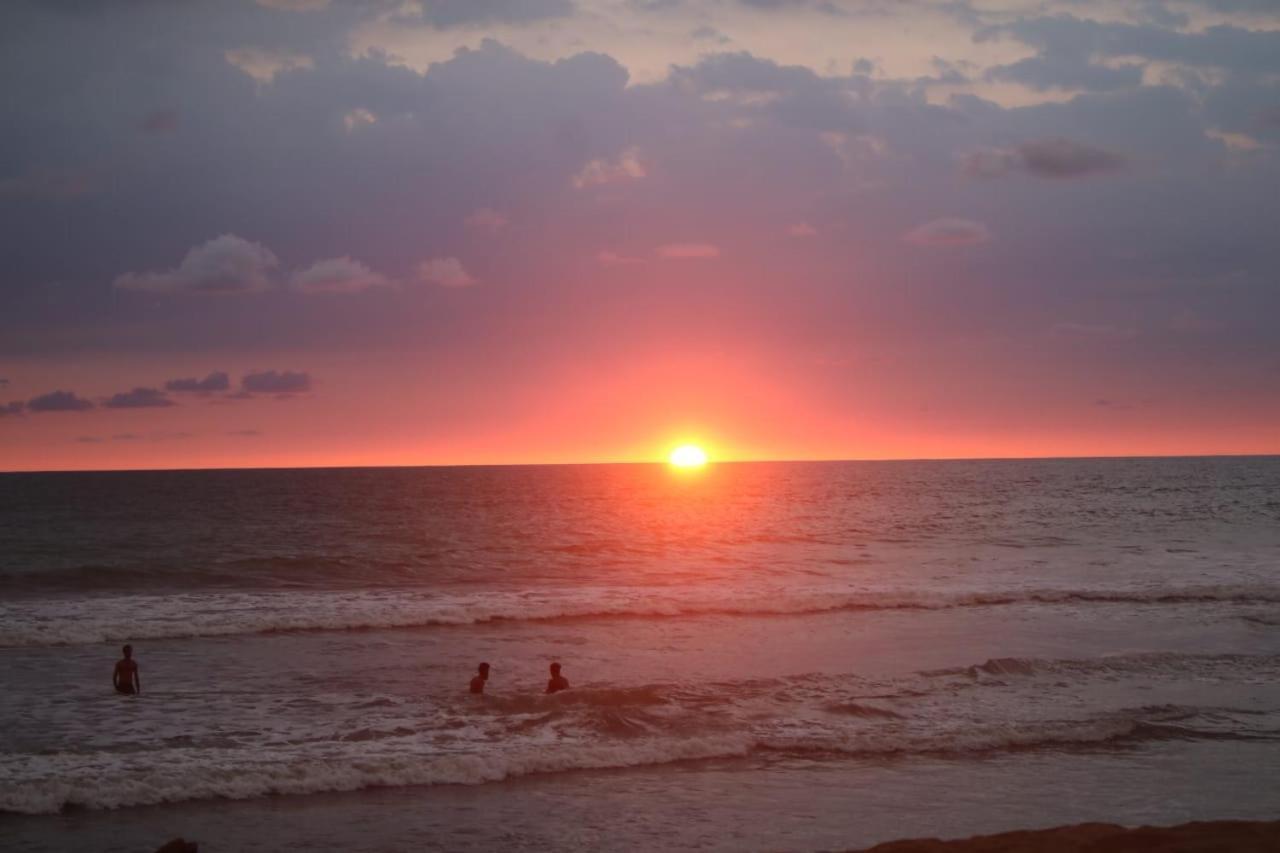 Happy Cocos Beach House Waskaduwa Bagian luar foto