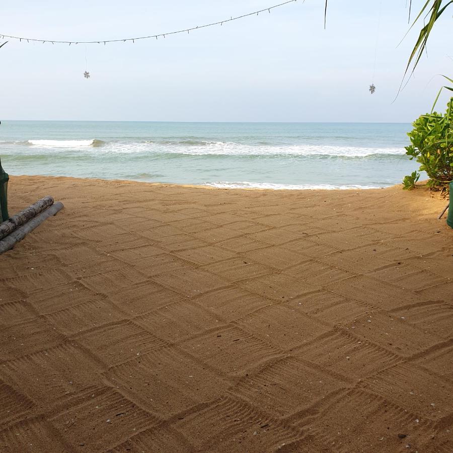 Happy Cocos Beach House Waskaduwa Bagian luar foto