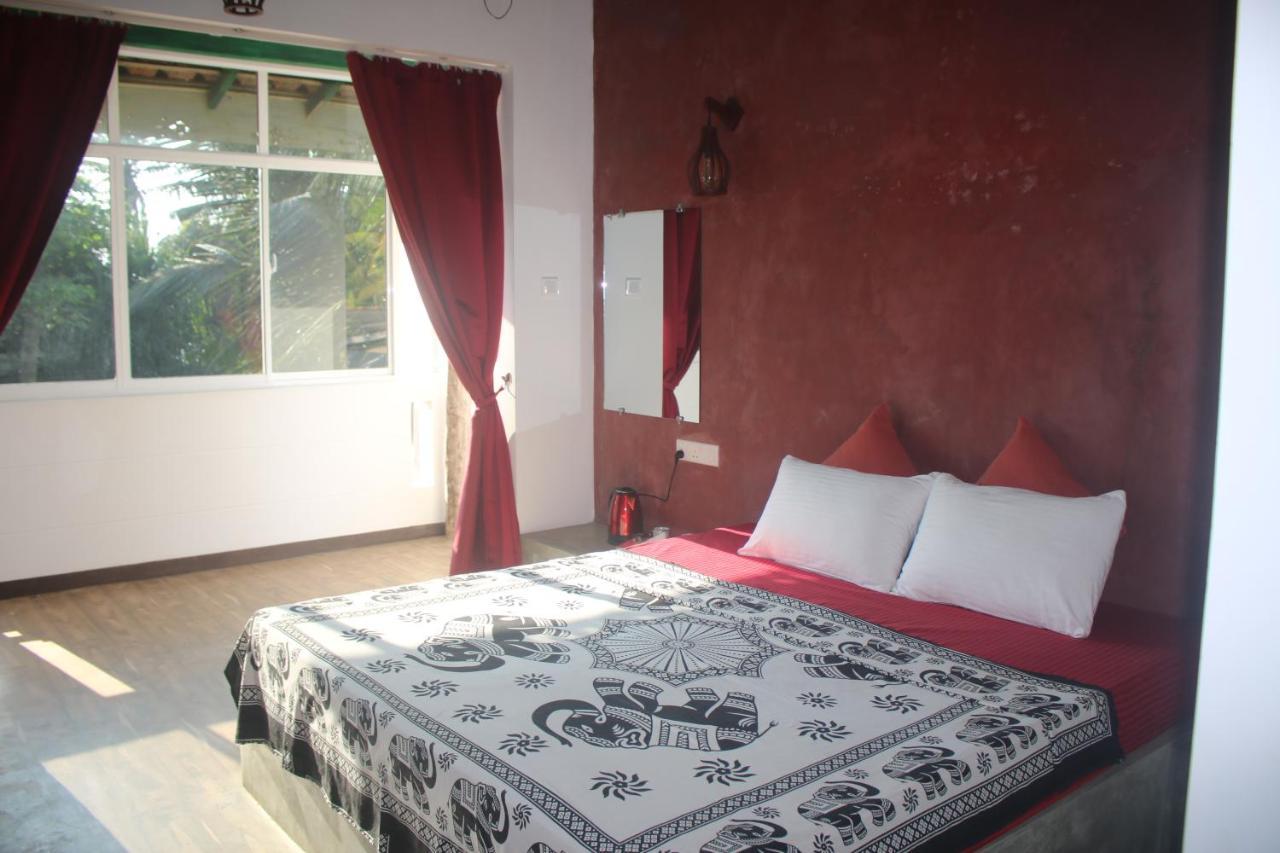 Happy Cocos Beach House Waskaduwa Bagian luar foto