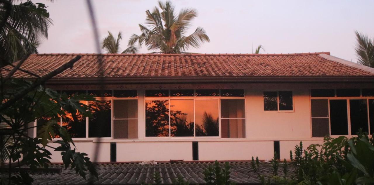 Happy Cocos Beach House Waskaduwa Bagian luar foto